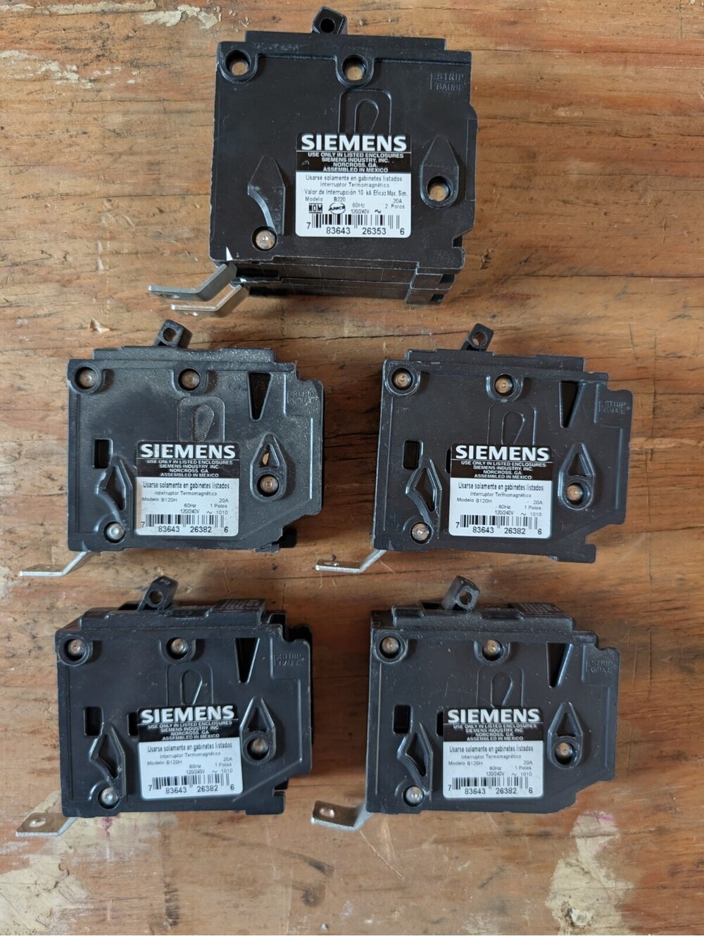 Lot of 4x Siemens B120H 1-Pole 20A 120/240 Volt and 1x B220 2-pile 20A Breakers